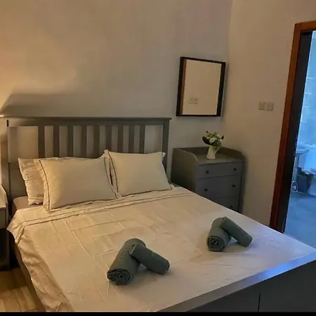 Penzion Duplex In St. Julians Saint Julian's